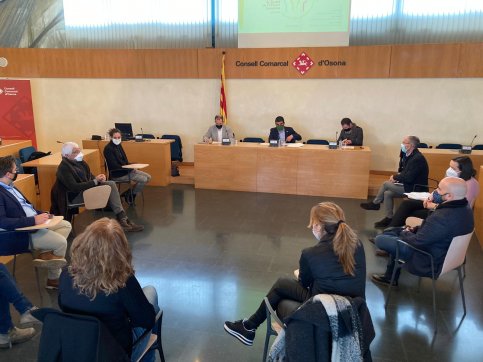 A la reunió hi van participar Jordi Roca, coordinador general del projecte; Jordi Amblàs i Eva Rovira, coordinadors operatius; i representants del CIMTI, el Consell Comarcal, el Consorci Osona de Serveis Socials, l'ajuntament de Vic, i el CatSalut.